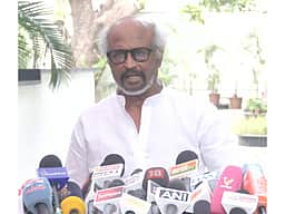 ரஜினியின் பெயர், புகைப்படத்தை எந்த கட்சியோ, அமைப்போ பயன்படுத்தக் கூடாது!