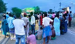 டாஸ்மாக் கடையை அகற்ற வலியுறுத்தி கிராம மக்கள் சாலை மறியல்