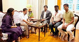 புதுச்சேரியில் மக்கள்தொகை கணக்கெடுப்புப் பணி! துணைநிலை ஆளுநா் தொடங்கி வைத்தாா்!