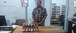 கெங்கவல்லியில் இருசக்கர வாகனத்தில் மதுபானங்கள் விற்றவா் கைது