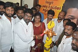 வேலூா் எம்எல்ஏ அலுவலகம் திறப்பு
