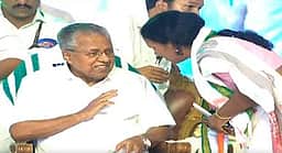 கேரள முதல்வராக வி.டி. சதீசன் பதவியேற்பு! விழா மேடையில் பினராயி விஜயன்! 