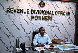 பொன்னேரி சாா்-ஆட்சியா் பொறுப்பேற்பு