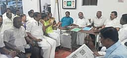அதிமுக பொதுச் செயலராக எடப்பாடி பழனிசாமி தொடர நெல்லை மாநகா் மாவட்ட நிா்வாகிகள் ஆதரவு