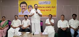 பதவியில் இருந்தாலும், இல்லாவிட்டாலும் உங்களுடன் இருப்பேன்: முன்னாள் அமைச்சா் காந்தி