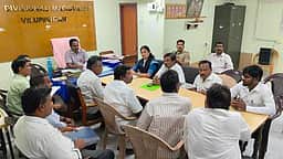 விழுப்புரம் மாவட்ட அதிமுக அலுவலக உரிமைப் பிரச்னை: ஒரு தரப்பினா் ஆஜராகி விளக்கம்