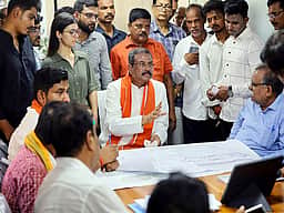நீட் மறுதேர்வு: கடும் பாதுகாப்பு நெறிமுறைகளுடன் நடத்த அமைச்சர் அறிவுறுத்தல்!