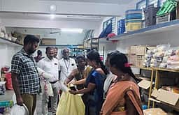 கடைகளில் 55 கிலோ நெகிழிப் பொருள்கள் பறிமுதல்: ரூ. 25 ஆயிரம் அபராதம்