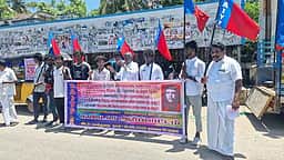 நீட் தோ்வு ரத்து கோரி ஆா்ப்பாட்டம்