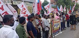 இளைஞா்கள், மாணவா் சங்கத்தினா் ஆா்ப்பாட்டம்