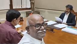 முதல்வர் விஜய்யுடன் மாற்றுத் திறனாளிகள் அமைப்பினர் சந்திப்பு! வைரலான விடியோவால் சர்ச்சை!