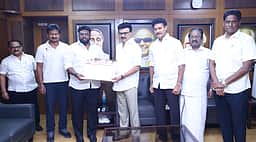 இளைஞா் காங்கிரஸ் முன்னாள் 
மாநில நிா்வாகி திமுகவில் இணைந்தாா்
