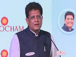 உலக நாடுகளின் வாடிக்கையாளா்களுக்காக
சிறந்த மருத்துவ சாதனங்களை உருவாக்குங்கள்: மருந்து தயாரிப்பு நிறுவனங்களுக்கு கோயல் வேண்டுகோள்