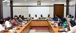 போதை மருந்துகள், கள்ளச் சாராய விற்பனையைத் தடுக்க தொடா் சோதனை: போலீஸாருக்கு ஆட்சியா் உத்தரவு