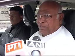 மத்திய அரசின் மீது மக்கள் கடும் கோபத்தில் உள்ளனர்: கார்கே