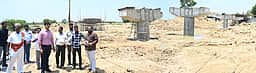 கூவம் ஆற்றின் குறுக்கே ரூ.17.20 கோடியில் மேம்பாலப் பணி:
ஆட்சியா் ஆய்வு