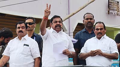 தேர்தல் தோல்விக்குப் பின் அதிமுக அலுவலகத்தில் இபிஎஸ்! மாவட்டச் செயலர்களுடன்  ஆலோசனை!