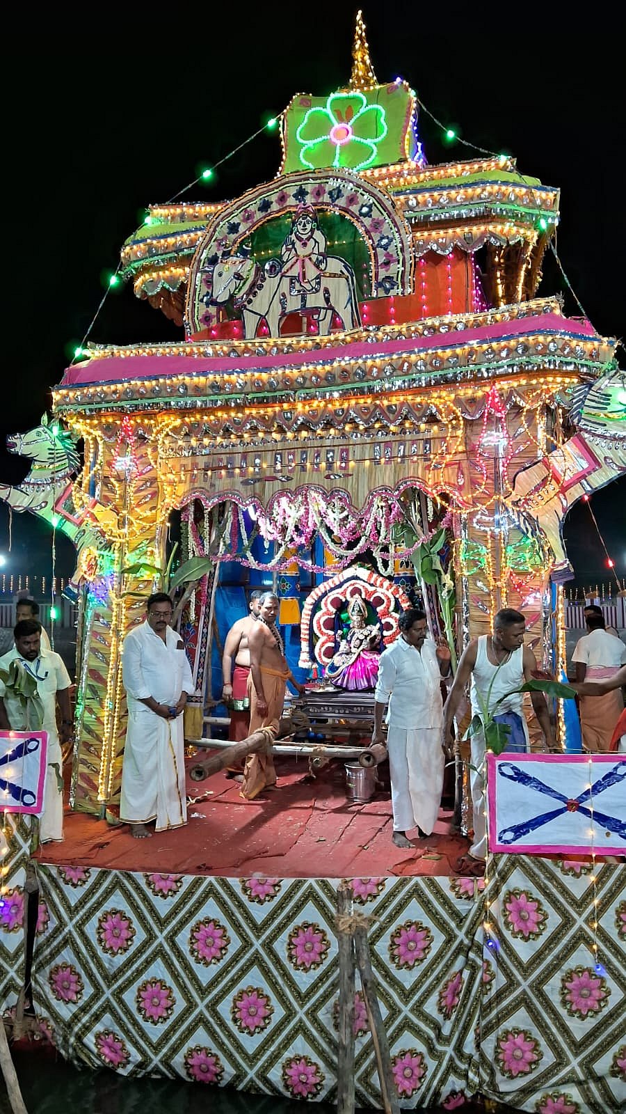 சிதம்பரத்தில் திங்கள்கிழமை நடைபெற்ற தில்லைக்காளியம்மன் கோயில் தெப்போற்சவம்.