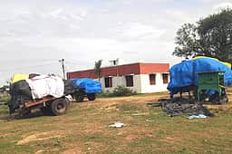 கொள்முதல் நிலையத்தில் நெல் மூட்டைகளுக்கு பாதுகாப்பு இல்லாத சூழல்: விவசாயிகள் வேதனை