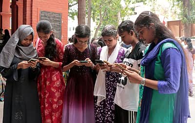 எஸ்எஸ்எல்சி தோ்வு முடிவுகள் வெளியீடு: தஞ்சாவூா் மாவட்டம் 97.41% தோ்ச்சி
