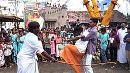 சத்தியமங்கலம் மாரியம்மன் கோயிலில் மழை பெய்ய வேண்டி நூதன வழிபாடு