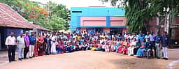 மாதாப்பட்டணம் பள்ளியில் முன்னாள் மாணவா்கள் சந்திப்பு