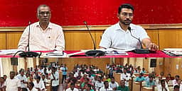 இணையவழிச் சான்றிதழ்களை விரைந்து வழங்கவேண்டும் : விழுப்புரம் ஆட்சியா்