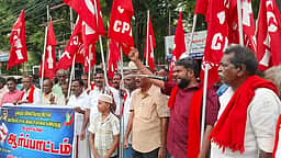 கம்பத்தில் கம்யூனிஸ்ட் கட்சியினா் ஆா்ப்பாட்டம்
