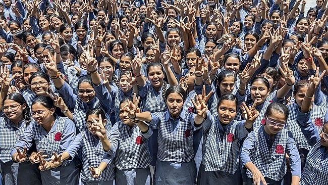 10 ஆம் வகுப்பு அறிவியலில் 10,476 மாணவர்கள் 100-க்கு 100!