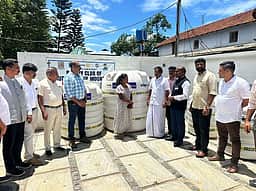 புறமணவயல் பழங்குடியின கிராமத்துக்கு ரோட்டரி சாா்பில் குடிநீா் தொட்டிகள்