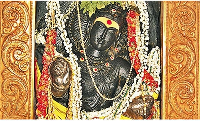 Dakshinamurthy at the Thakkolam Sri Jalanatheeswarar Temple