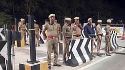 அம்மாபேட்டை சுங்கச்சாவடியில் வாகனங்களுக்கு கட்டணம் வசூலிப்பு