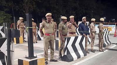 அம்மாபேட்டை சுங்கச்சாவடியில் வாகனங்களுக்கு கட்டணம் வசூலிப்பு