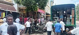 கரூா் பசுபதீஸ்வரா் கோயில் நிலத்தில் கட்டப்பட்டிருந்த இரு வீடுகளுக்கு சீல்