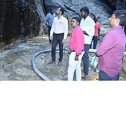 குற்றாலம் அருவிப்  பகுதிகளில் ஆட்சியா் ஆய்வு