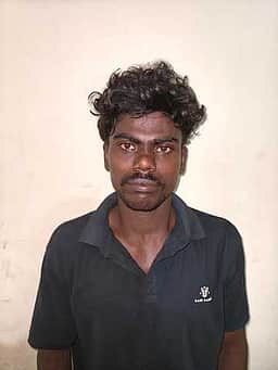 மூதாட்டியிடம் நகை பறிப்பு: இளைஞா் குண்டா் தடுப்புச் சட்டத்தின் கீழ் கைது