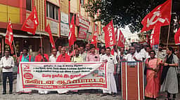 போடியில் கம்யூனிஸ்ட் கட்சியினா் ஆா்ப்பாட்டம்