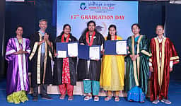 மகளிா் கல்லூரி பட்டமளிப்பு விழா