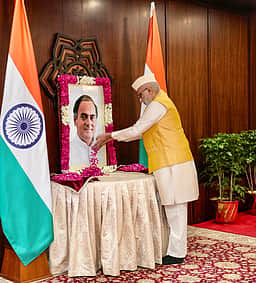 ராஜீவ் காந்தி நினைவு தினம்: பிரதமா், காங்கிரஸ் தலைவா்கள் அஞ்சலி