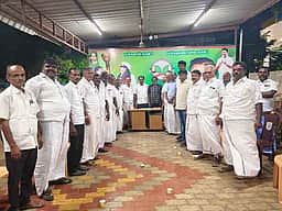 பாவூா்சத்திரத்தில் அதிமுக ஆலோசனைக் கூட்டம்