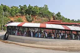 கோடை வெயிலிலும் திருமலையில் அதிகரிக்கும் பக்தா்கள் கூட்டம்!