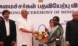 தமிழ்நாட்டின் இளம் அமைச்சரானார் கமலி!