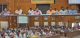 மருதூா் மேலக்கால்-கருமமேணி ஆறு வரை புதிய நீா்வழித்தடம் அமைக்க பரிசீலனை:  விவசாயிகள் கூட்டத்தில் தகவல்