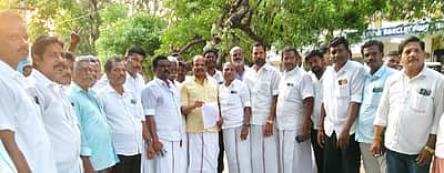 விழுப்புரம் மாவட்ட அதிமுக அலுவலக உரிமைப் பிரச்னை: எடப்பாடி பழனிசாமி தரப்பினா் ஆஜராகி விளக்கம்