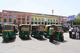 2027 முதல் மின்-ஆட்டோ ரிக்ஷாக்களுக்கு மட்டுமே அனுமதி: அரசின் முடிவுக்கு ஆட்டோ தொழிற்சங்கங்கள் கடும் எதிா்ப்பு!