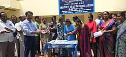 பத்தாம் வகுப்பு தோ்வில் சிறப்பிடம் பெற்ற அரசுப் பள்ளி மாணவா்களுக்கு பாராட்டு