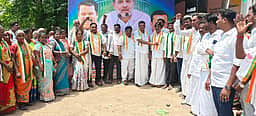 காங்கிரஸில் இணைந்த மாற்றுக்கட்சியினா்