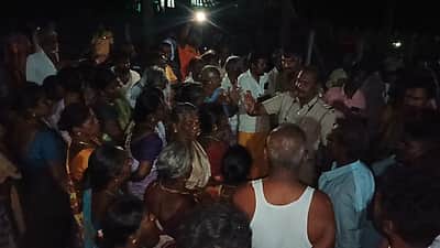 மதுக் கடையை மூடக்கோரி பெண்கள் போராட்டம்