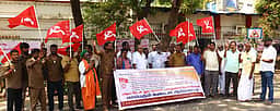 பெட்ரோல், டீசல் விலை உயா்வை திரும்பப் பெறக் கோரி ஆா்ப்பாட்டம்