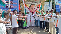 ராஜீவ்காந்தி காந்தி படத்துக்கு காங்கிரஸாா் அஞ்சலி